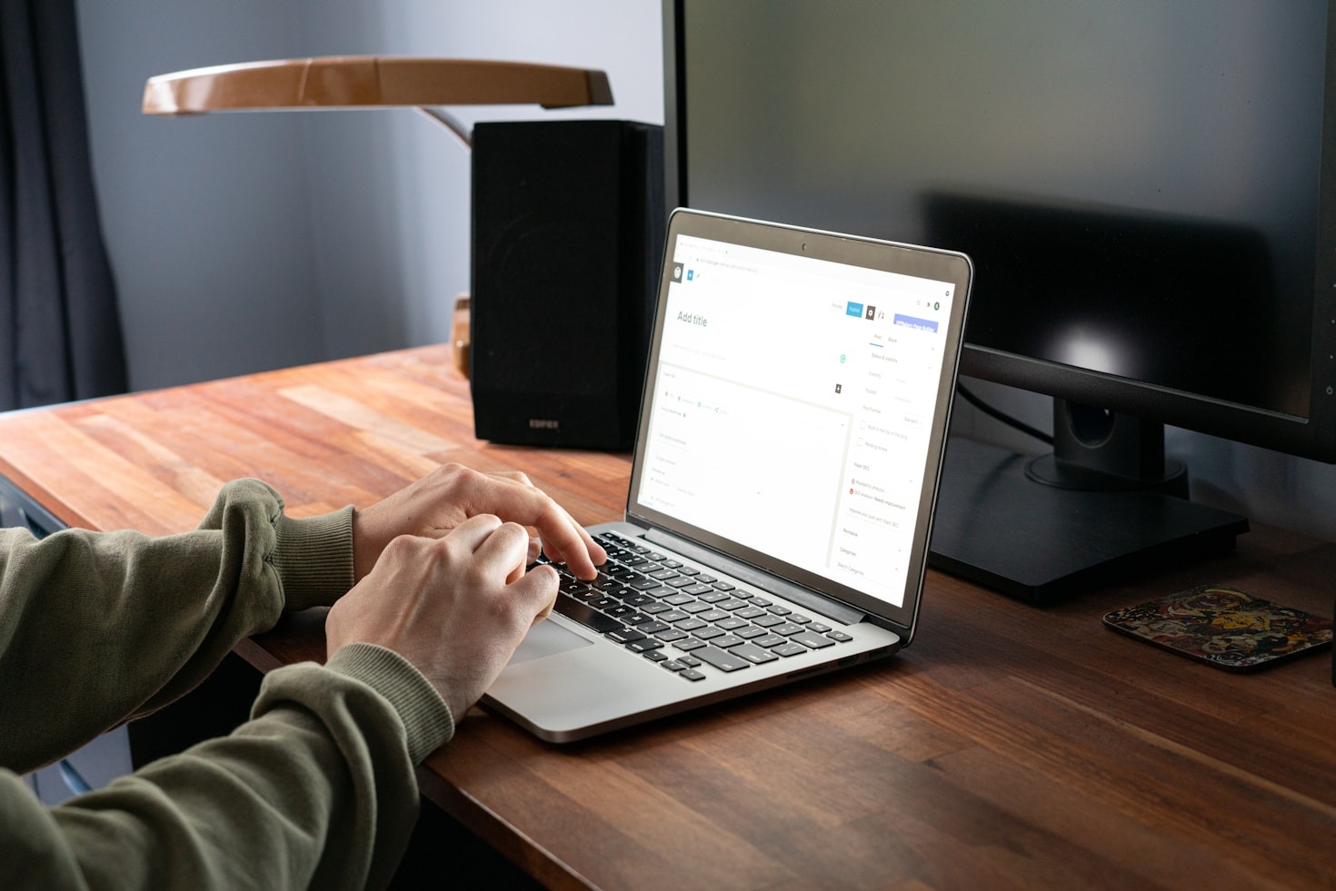 Exploring the Art of Storytelling Online