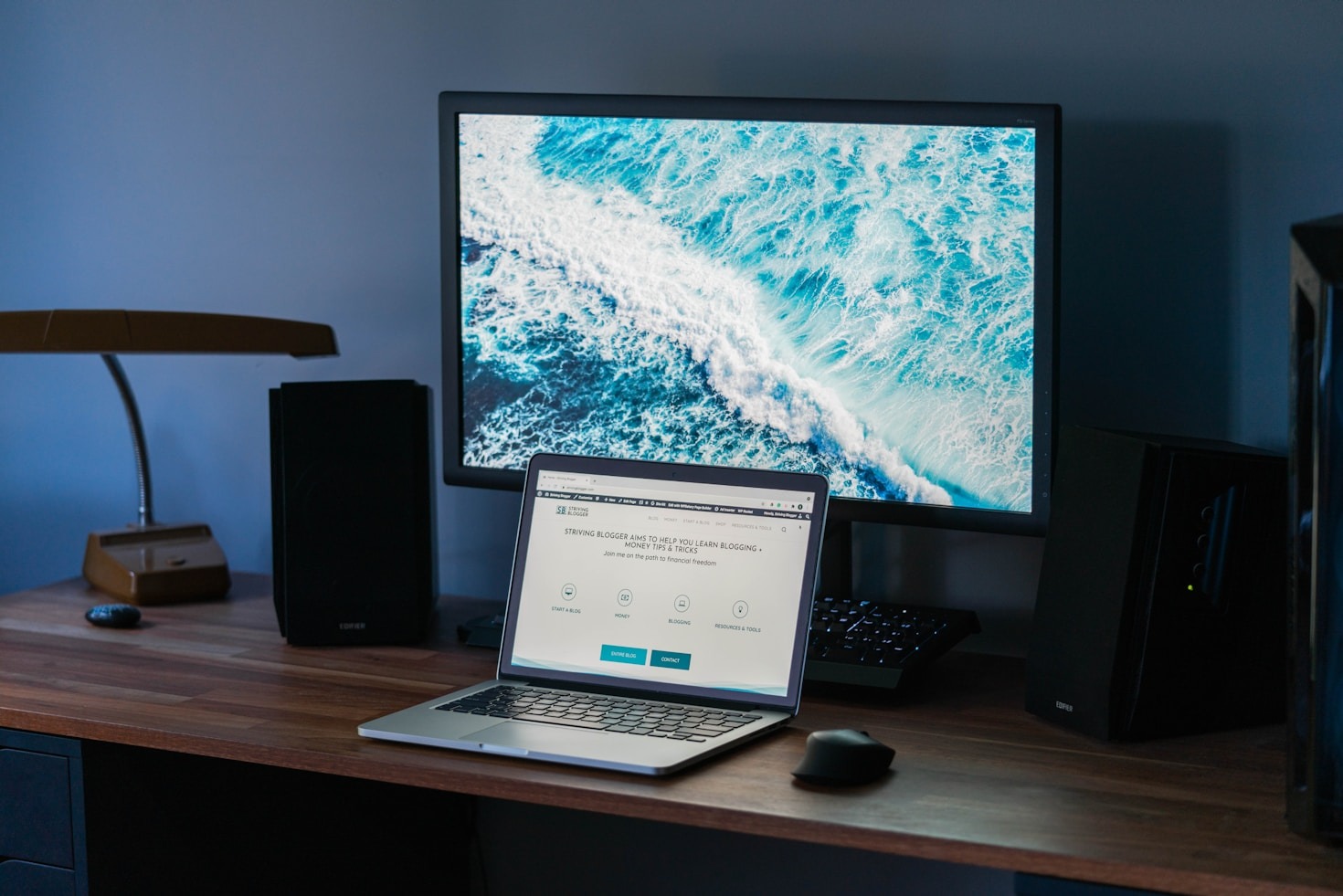 Top Tools for Bloggers to Stay Ahead